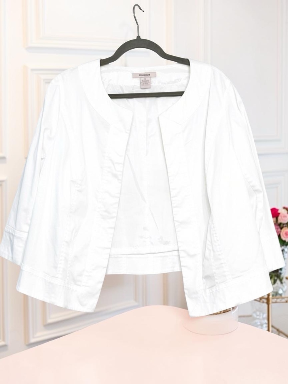 Dressbarn Woman White Cropped Jacket Size 1X